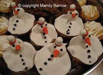 image: snowmen cupcakes